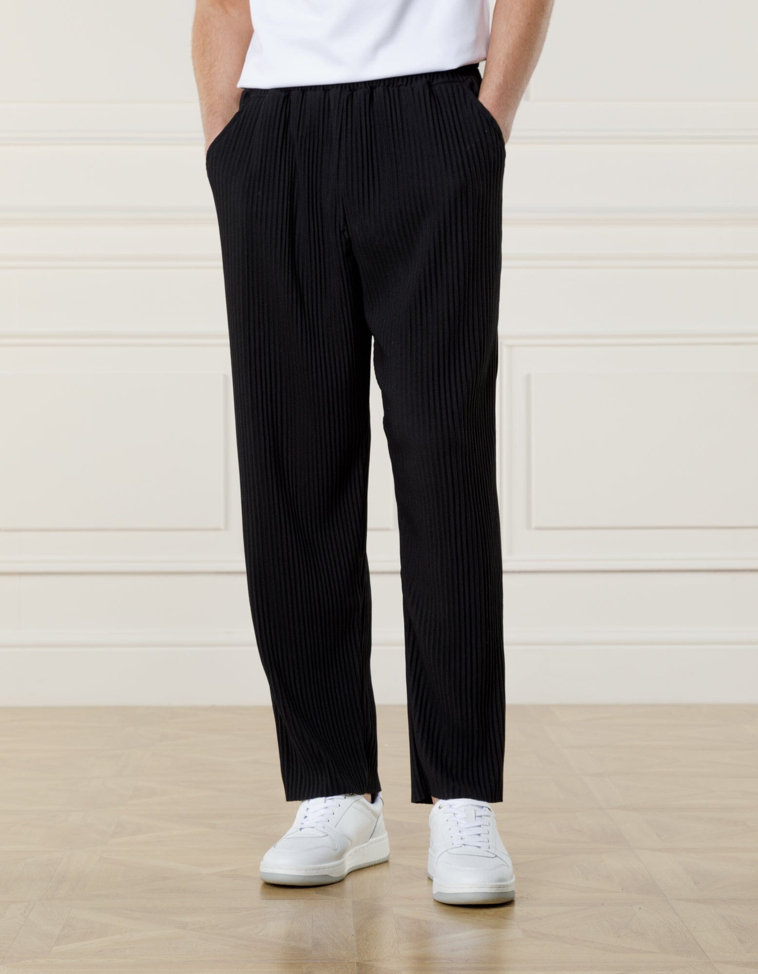 pleated trouser